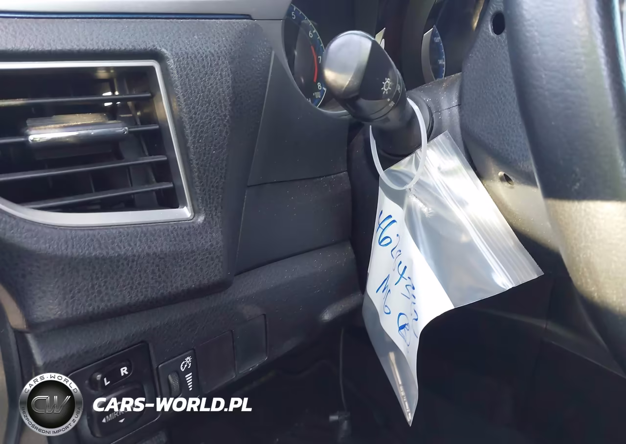 2015 Toyota Corolla S Plus VIN:5YFBURHE4FP361795 - 17