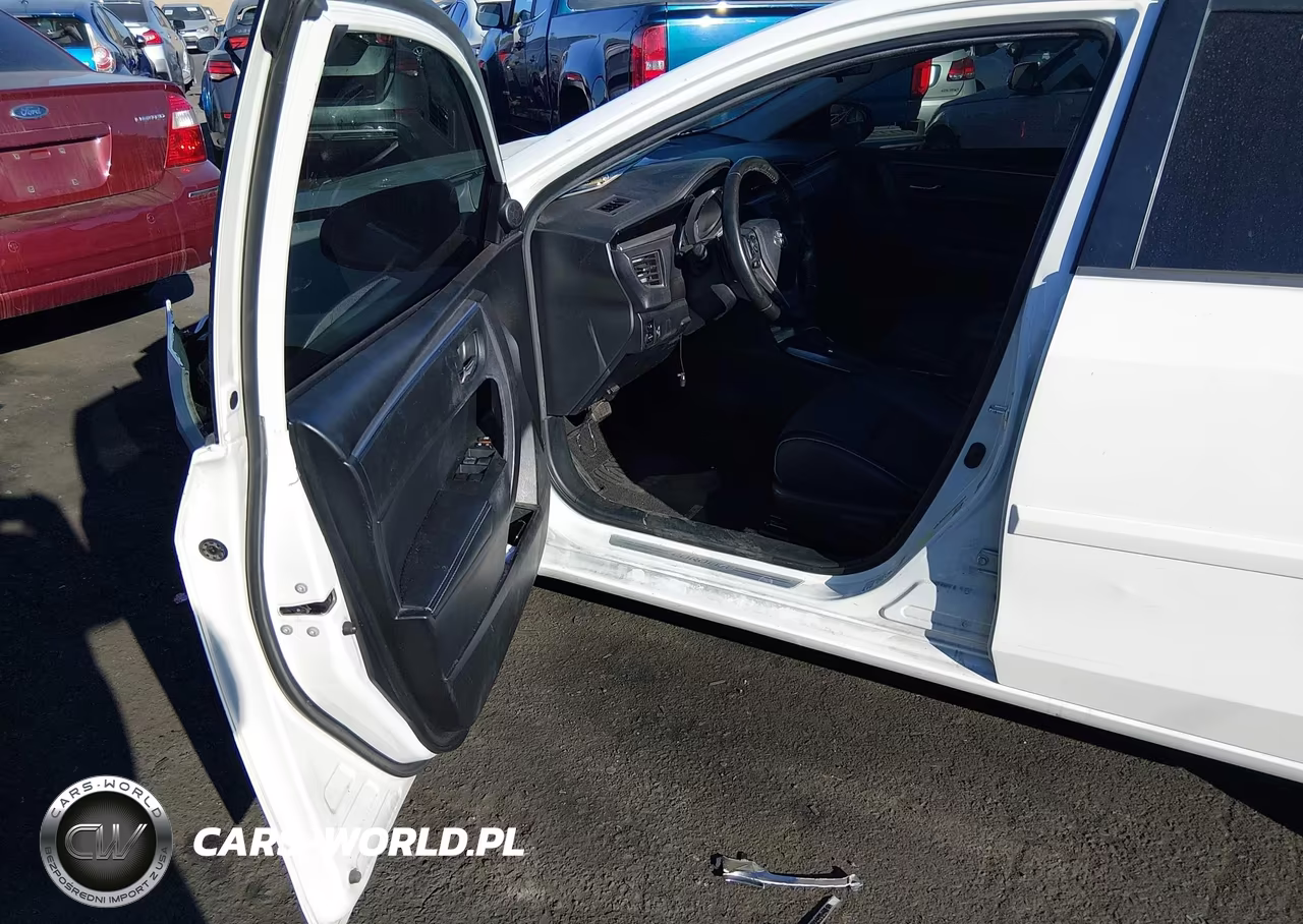 2015 Toyota Corolla S Plus VIN:5YFBURHE4FP361795 - 5