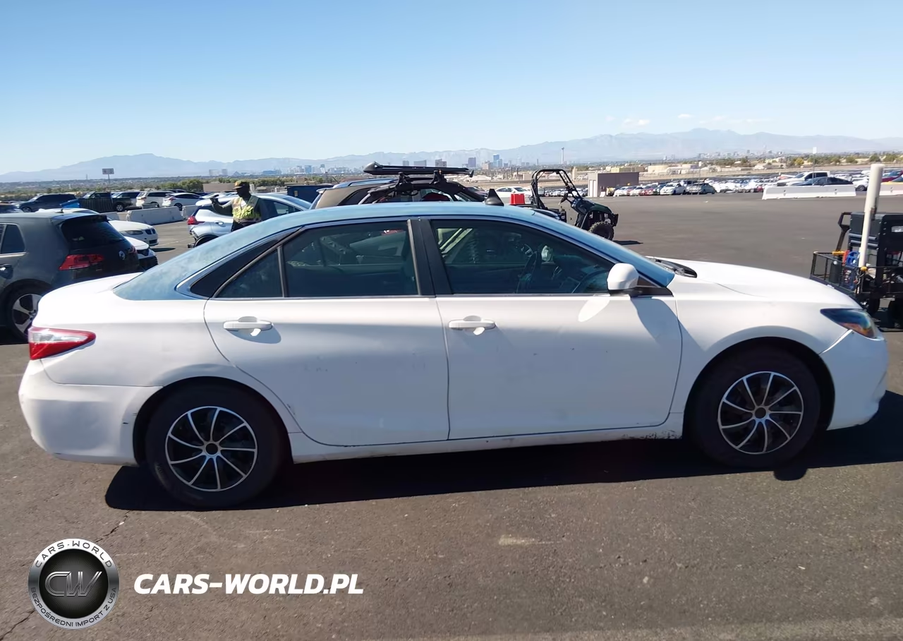 2016 Toyota Camry Le VIN:4T4BF1FK0GR530091 - 13