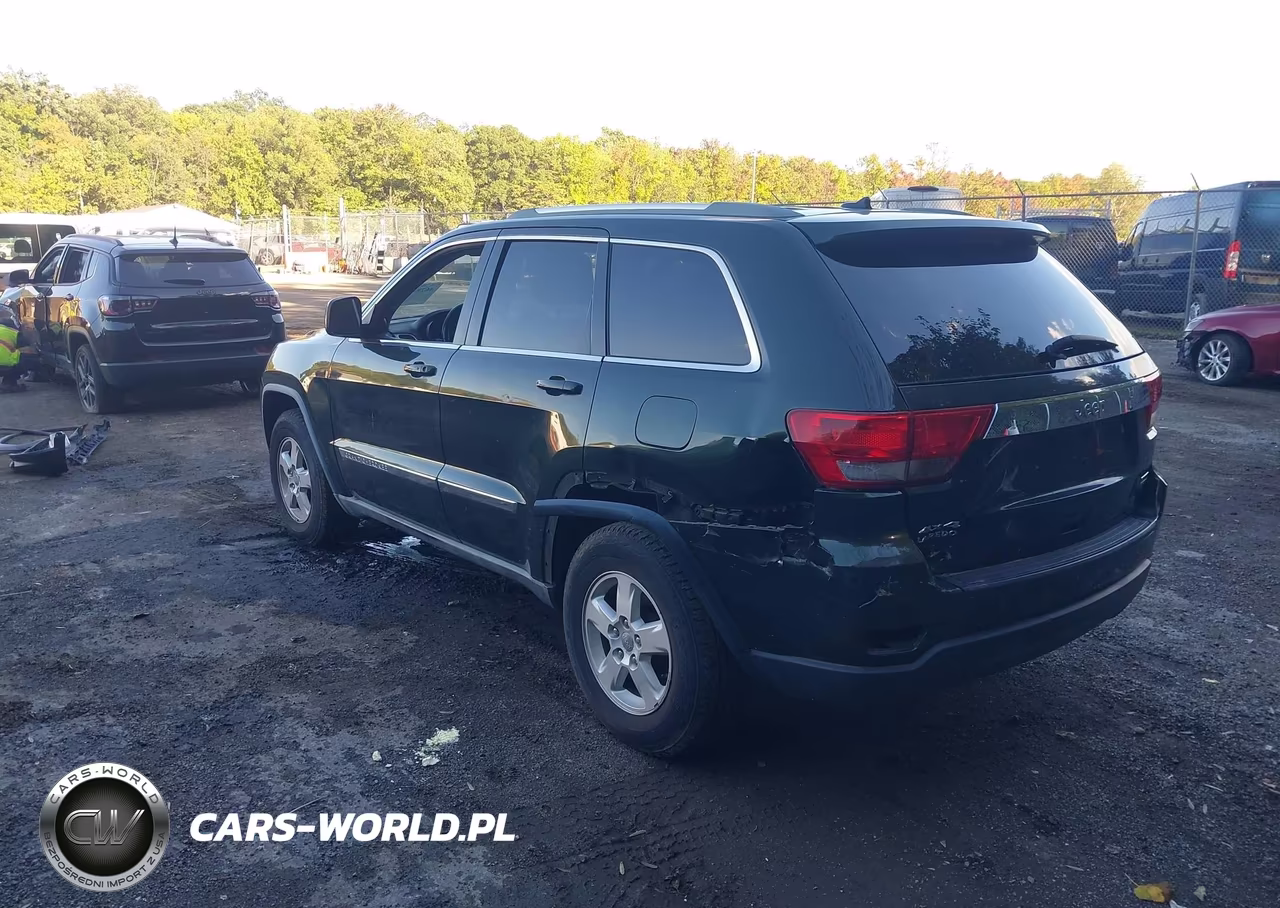 2011 Jeep Grand Cherokee Laredo VIN:1J4RR4GG0BC635688 - 3