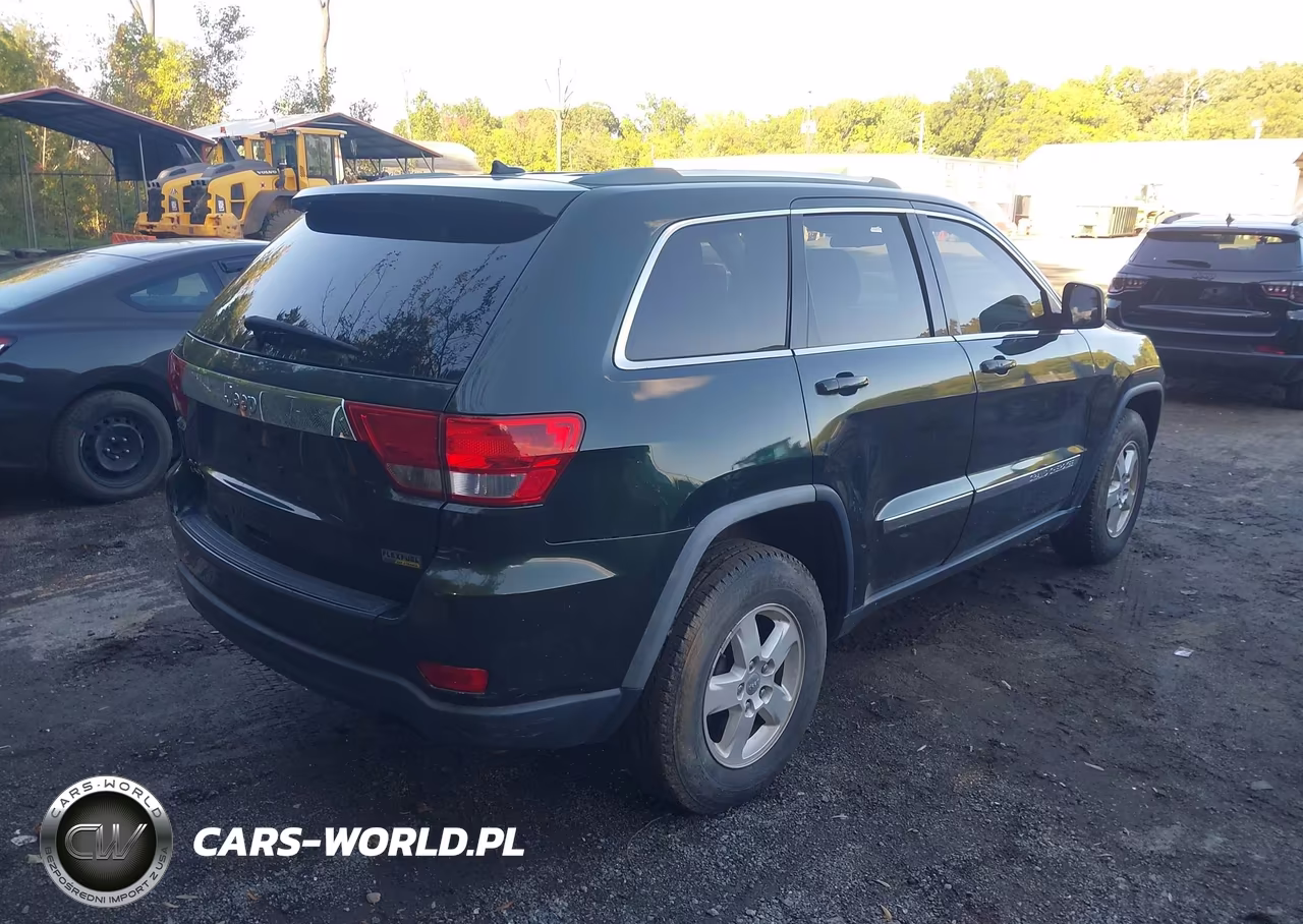 2011 Jeep Grand Cherokee Laredo VIN:1J4RR4GG0BC635688 - 4