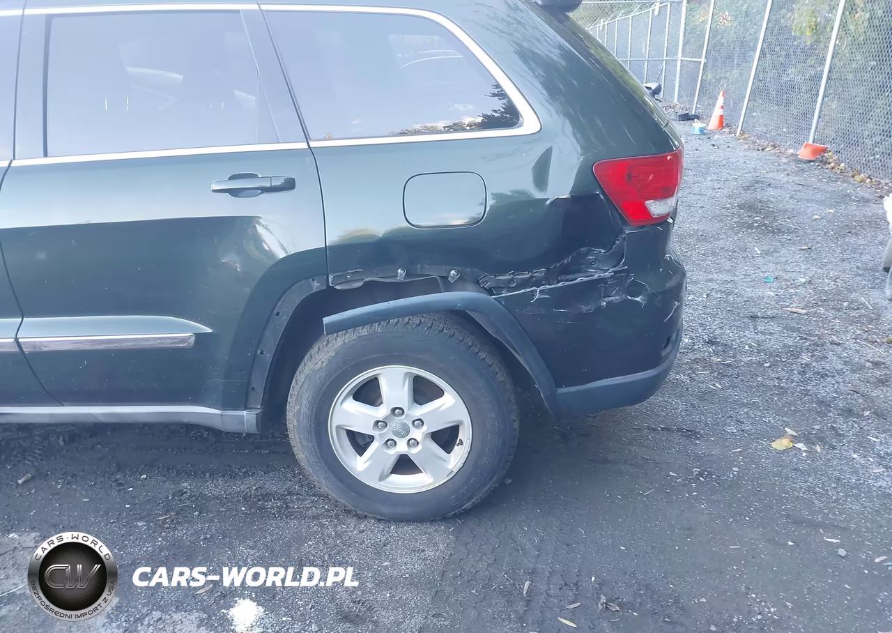 2011 Jeep Grand Cherokee Laredo VIN:1J4RR4GG0BC635688 - 6