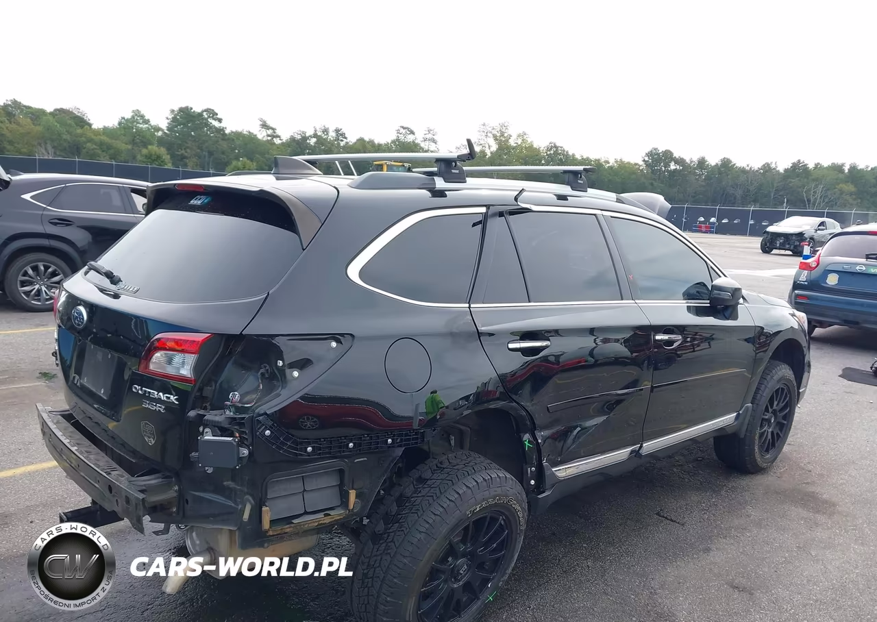 2017 Subaru Outback 3.6R Touring VIN:4S4BSETC8H3336104 - 4