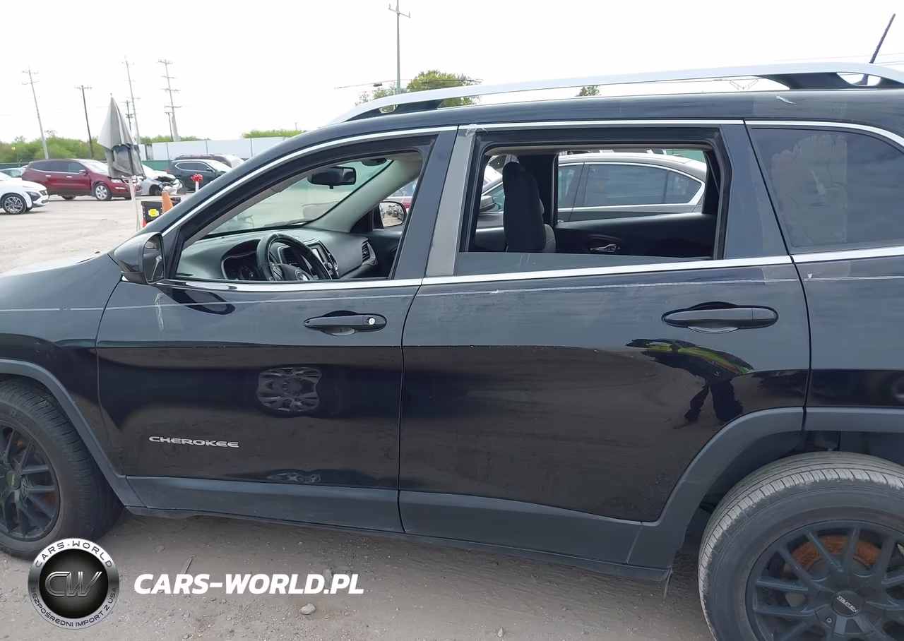 2018 Jeep Cherokee Latitude Fwd VIN:1C4PJLCB5JD510042 - 15