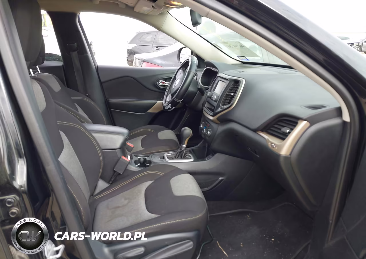 2018 Jeep Cherokee Latitude Fwd VIN:1C4PJLCB5JD510042 - 5