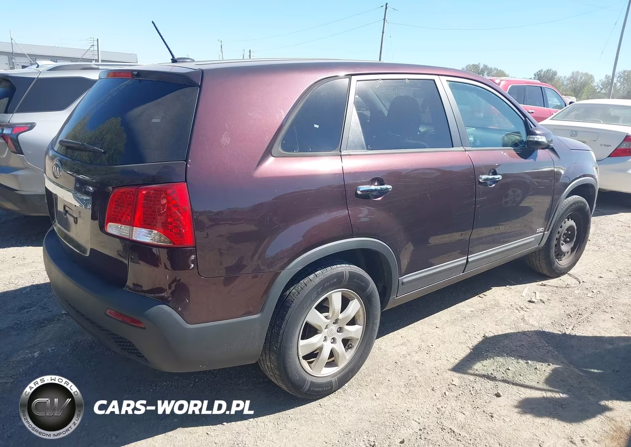 2011 Kia Sorento Lx VIN:5XYKTCA14BG085818 - 4