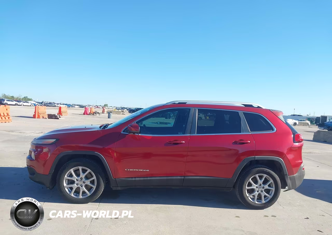 2015 Jeep Cherokee Latitude VIN:1C4PJLCS6FW531204 - 14