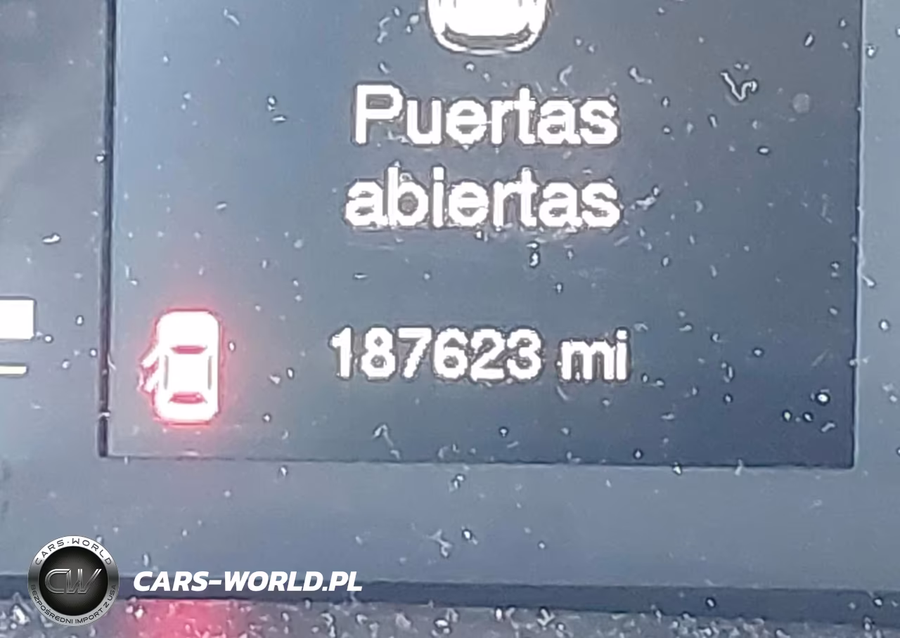 2015 Jeep Cherokee Latitude VIN:1C4PJLCS6FW531204 - 15