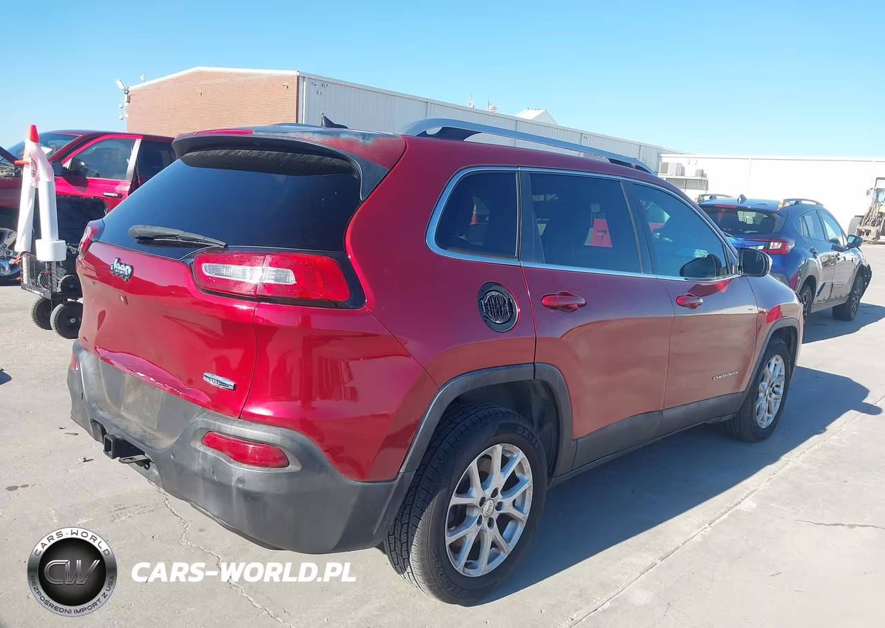 2015 Jeep Cherokee Latitude VIN:1C4PJLCS6FW531204 - 4