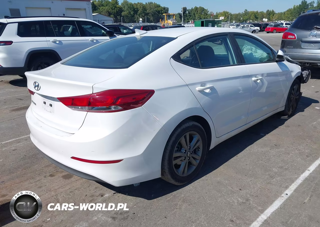 2018 Hyundai Elantra Value Edition VIN:5NPD84LF6JH275295 - 4