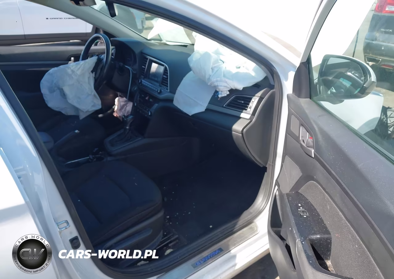 2018 Hyundai Elantra Value Edition VIN:5NPD84LF6JH275295 - 5