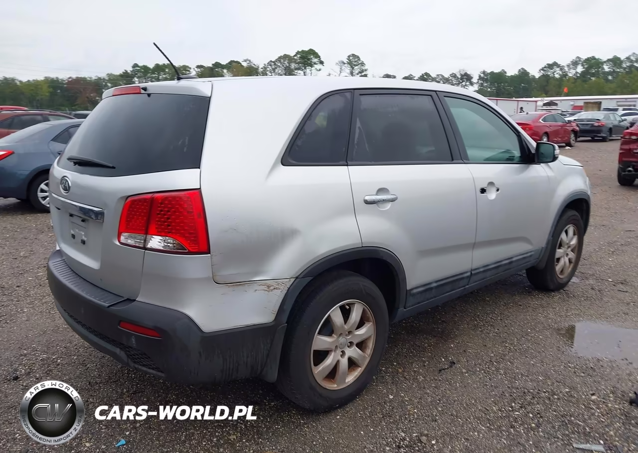 2013 Kia Sorento Lx VIN:5XYKT3A19DG399337 - 4