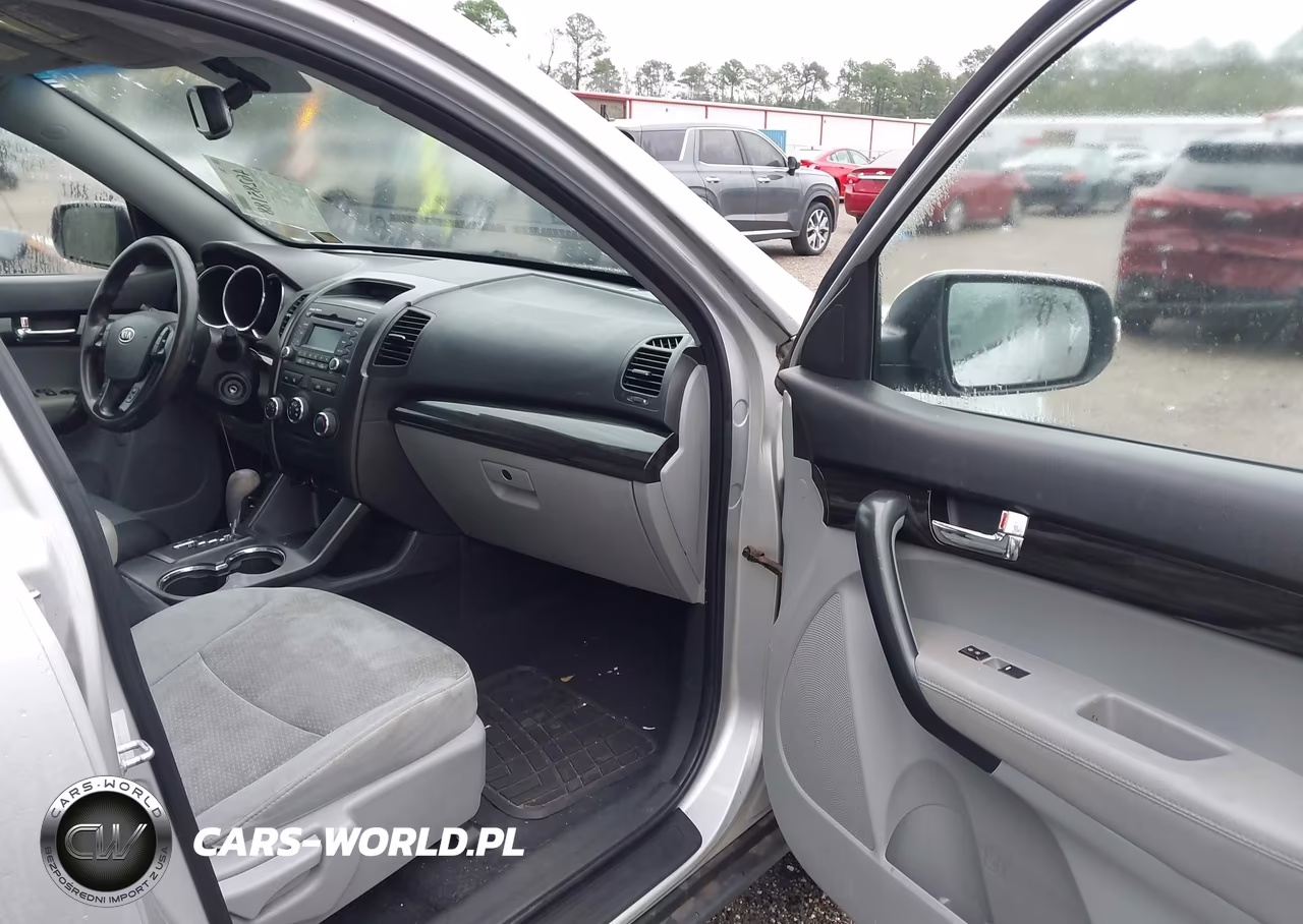 2013 Kia Sorento Lx VIN:5XYKT3A19DG399337 - 5