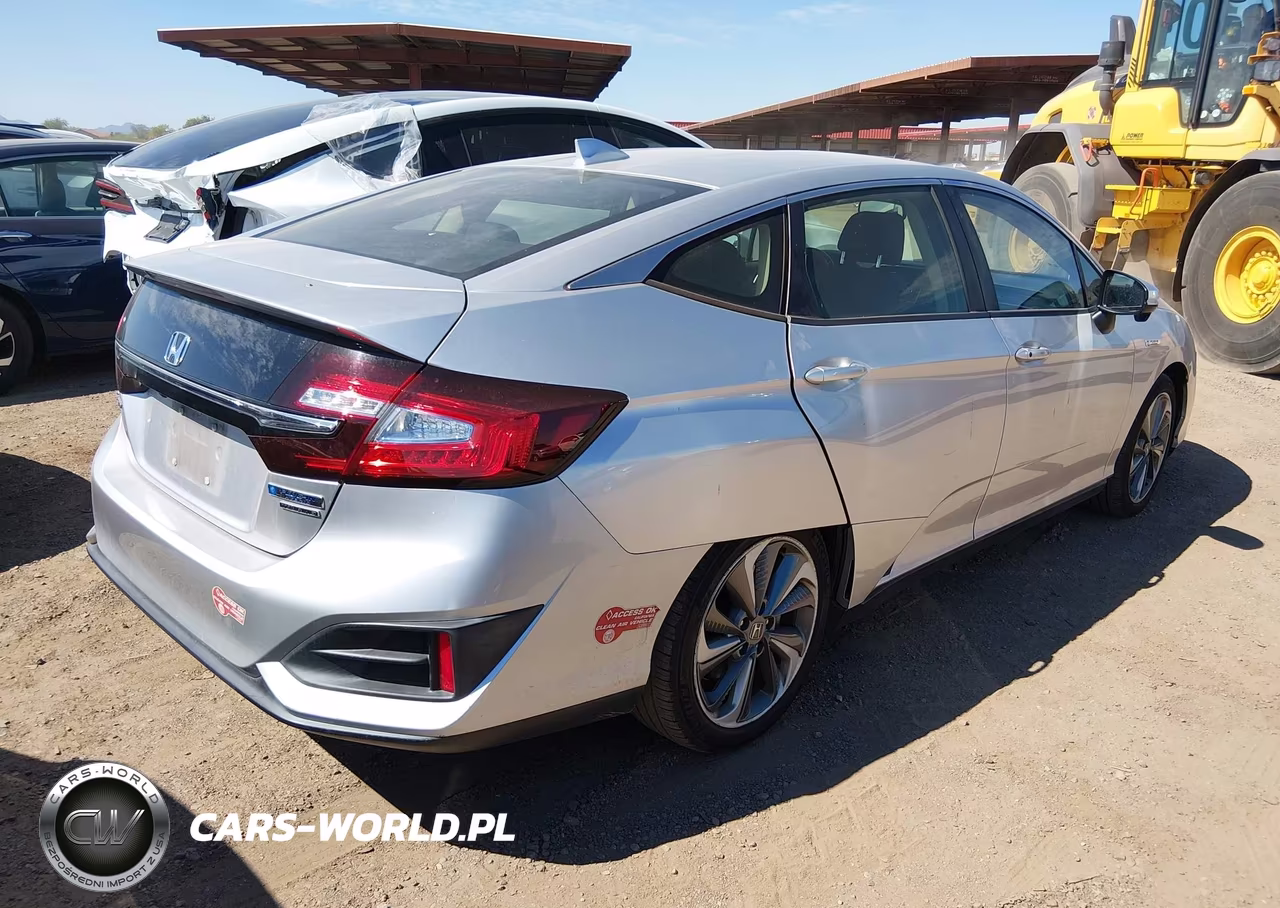 2018 Honda Clarity Plug-In Hybrid Touring VIN:JHMZC5F38JC017950 - 4