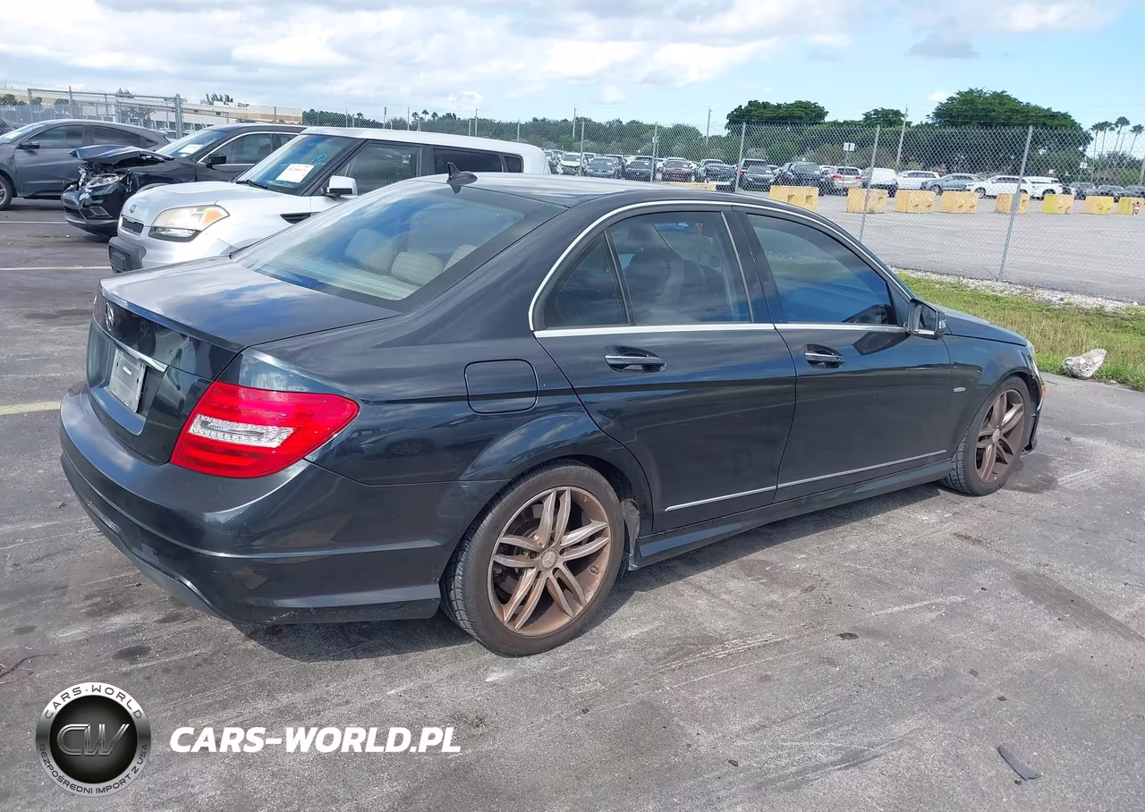 2012 Mercedes-Benz C 250 Luxury-Sport VIN:WDDGF4HB0CR201610 - 4