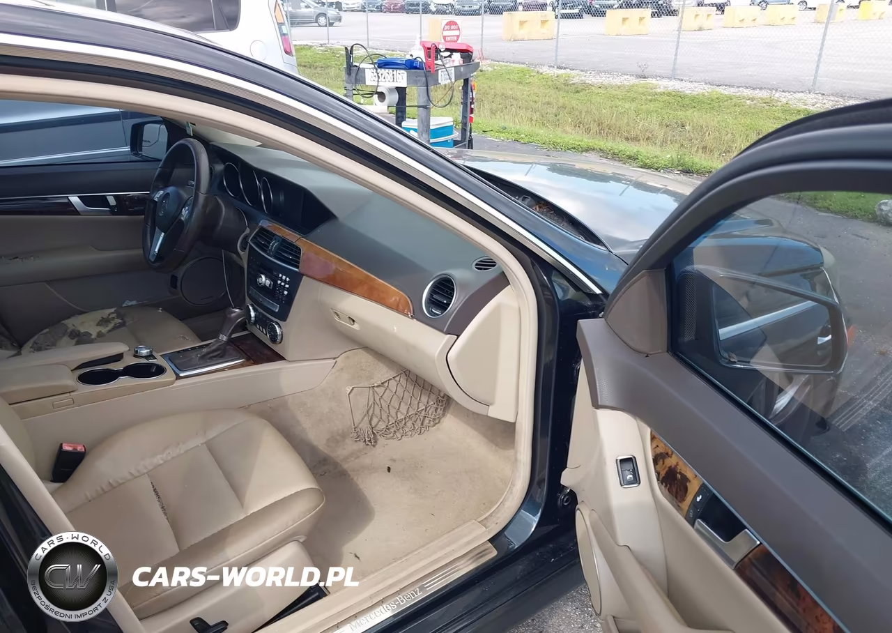 2012 Mercedes-Benz C 250 Luxury-Sport VIN:WDDGF4HB0CR201610 - 5