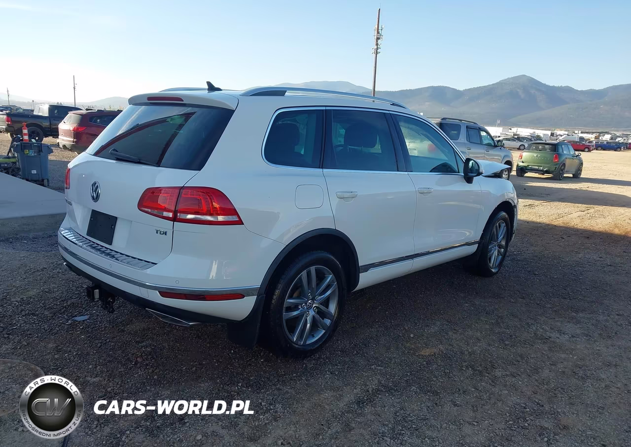 2016 Volkswagen Touareg Tdi Lux VIN:WVGEP9BP9GD001663 - 4