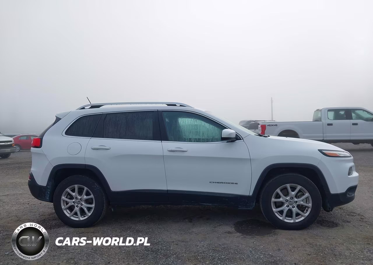 2018 Jeep Cherokee Latitude 4X4 VIN:1C4PJMCB5JD528661 - 13