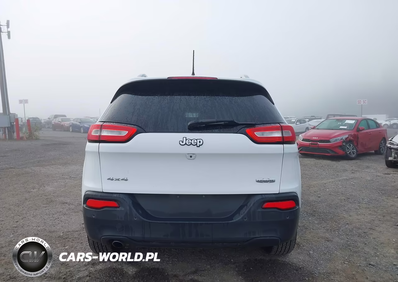 2018 Jeep Cherokee Latitude 4X4 VIN:1C4PJMCB5JD528661 - 16