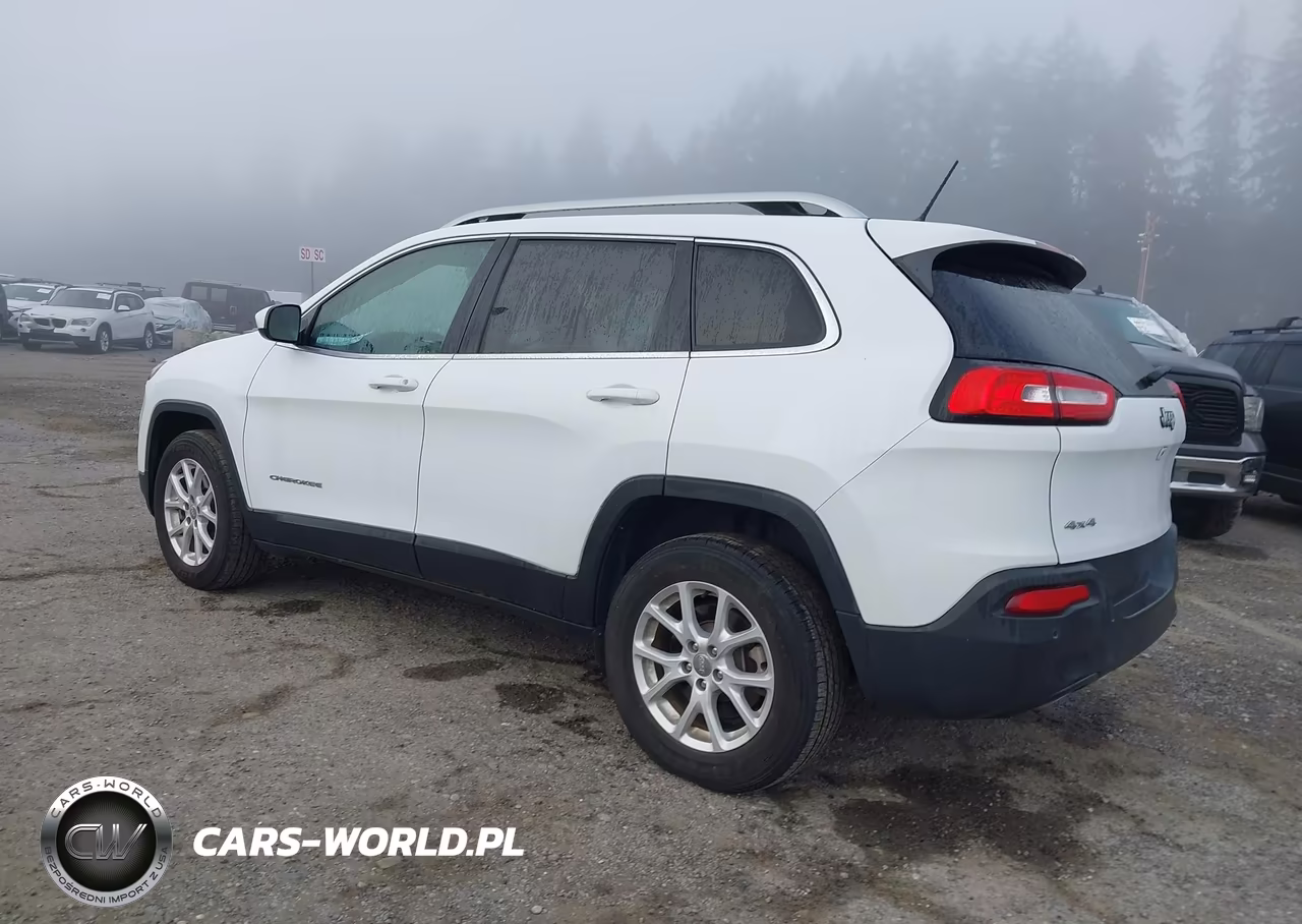 2018 Jeep Cherokee Latitude 4X4 VIN:1C4PJMCB5JD528661 - 3
