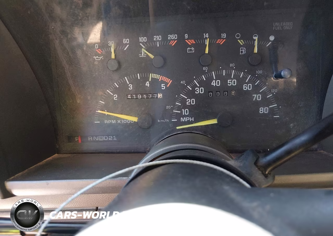 1993 Chevrolet Suburban K1500 VIN:1GNFK16K6PJ355088 - 7
