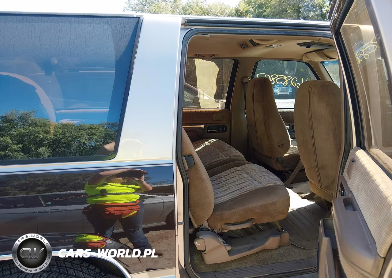 1993 Chevrolet Suburban K1500 VIN:1GNFK16K6PJ355088 - 8