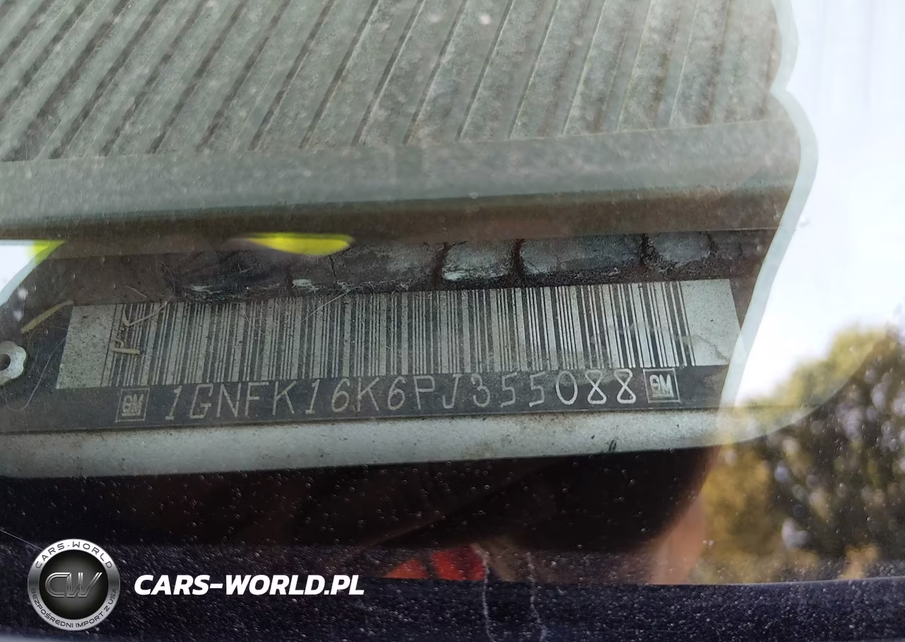 1993 Chevrolet Suburban K1500 VIN:1GNFK16K6PJ355088 - 9