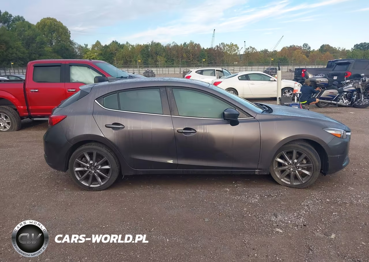 2018 Mazda Mazda3 5-Door Touring VIN:3MZBN1L3XJM211904 - 13
