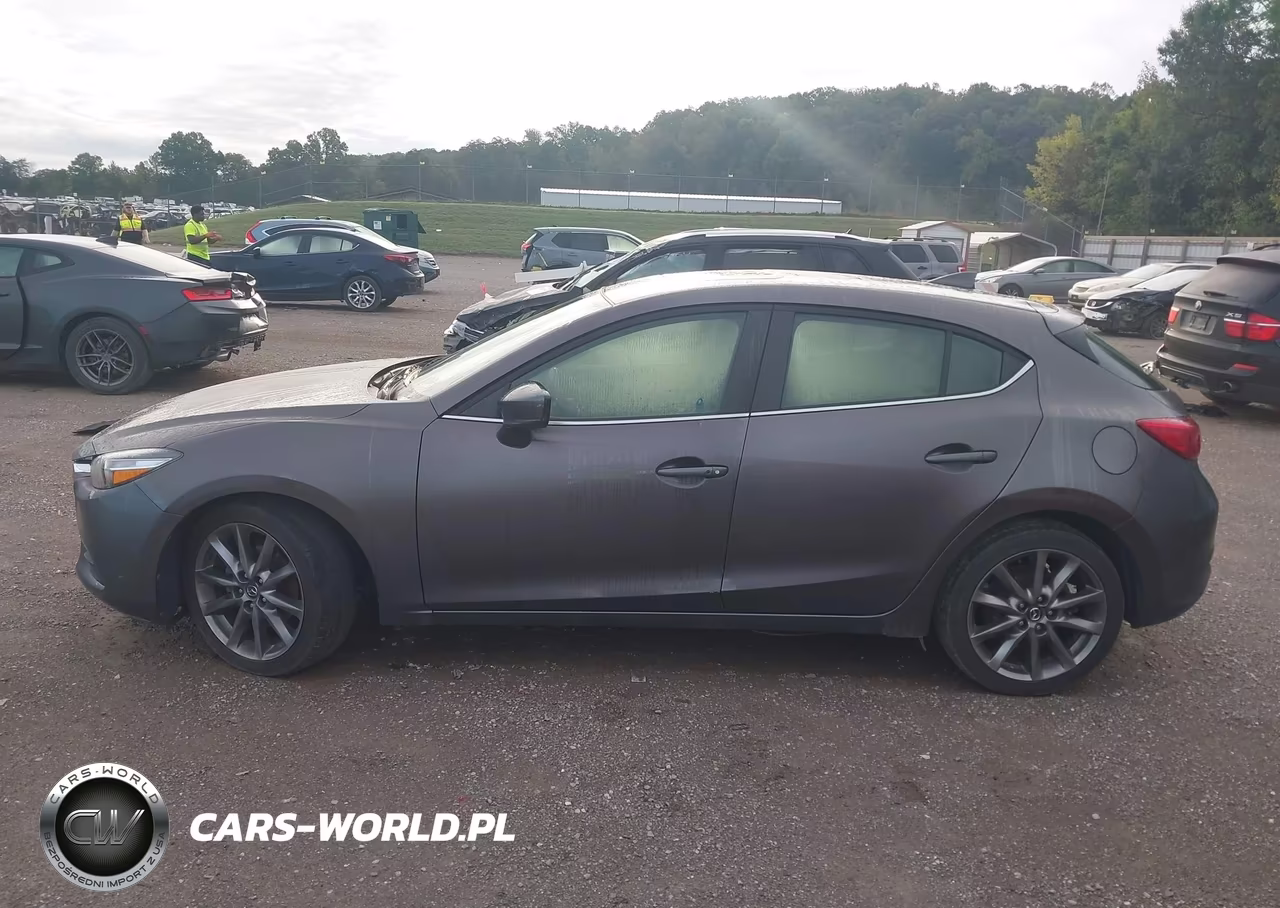 2018 Mazda Mazda3 5-Door Touring VIN:3MZBN1L3XJM211904 - 14