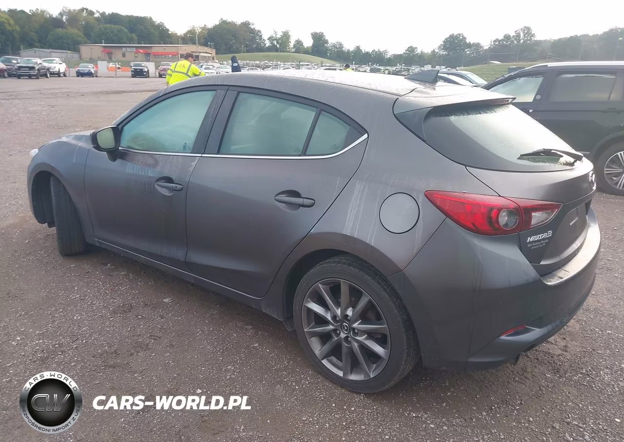 2018 Mazda Mazda3 5-Door Touring VIN:3MZBN1L3XJM211904 - 3