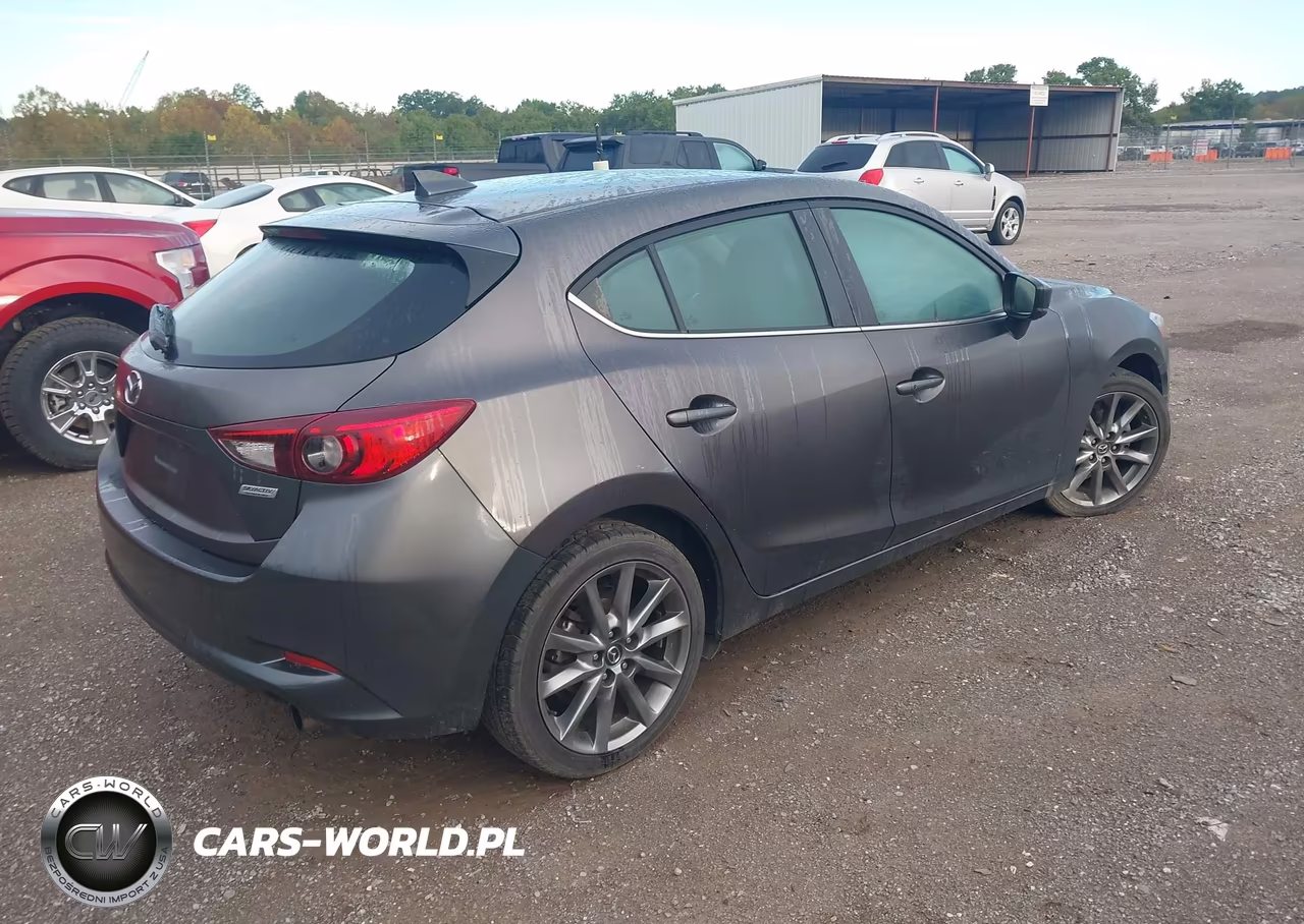 2018 Mazda Mazda3 5-Door Touring VIN:3MZBN1L3XJM211904 - 4