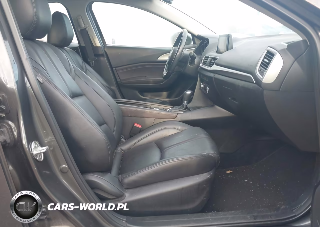 2018 Mazda Mazda3 5-Door Touring VIN:3MZBN1L3XJM211904 - 5