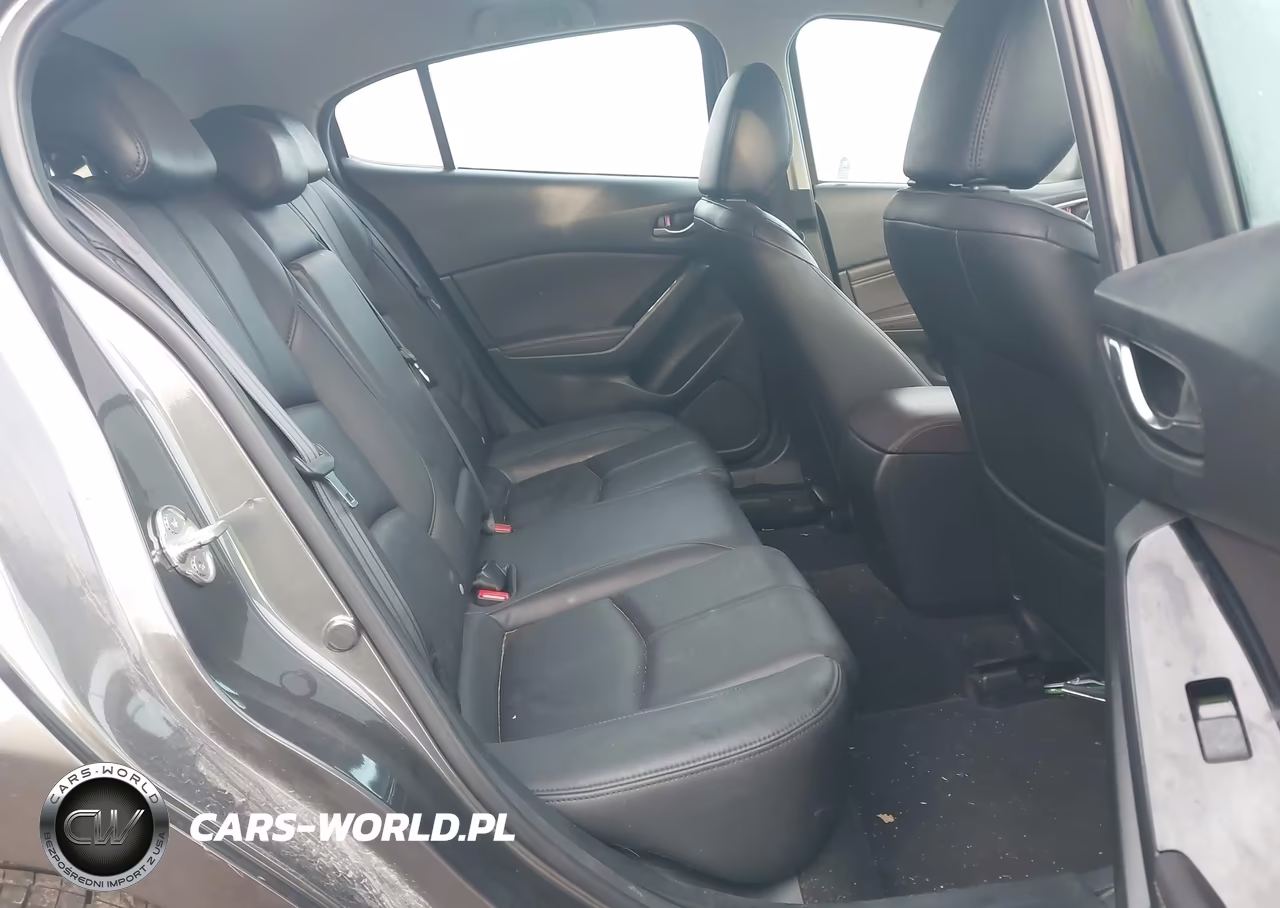2018 Mazda Mazda3 5-Door Touring VIN:3MZBN1L3XJM211904 - 8