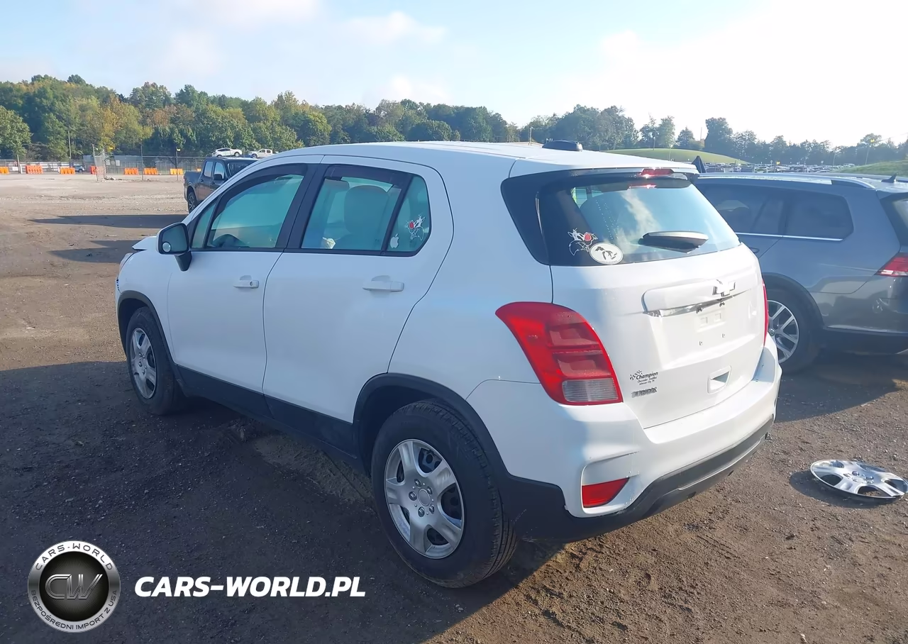 2018 Chevrolet Trax Ls VIN:KL7CJKSB3JB622812 - 3