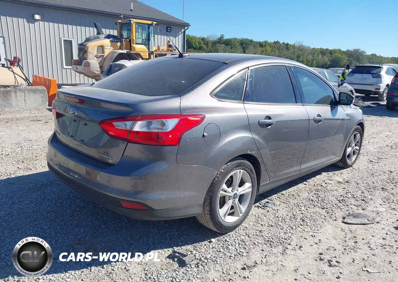 2014 Ford Focus Se VIN:1FADP3F27EL404559 - 4