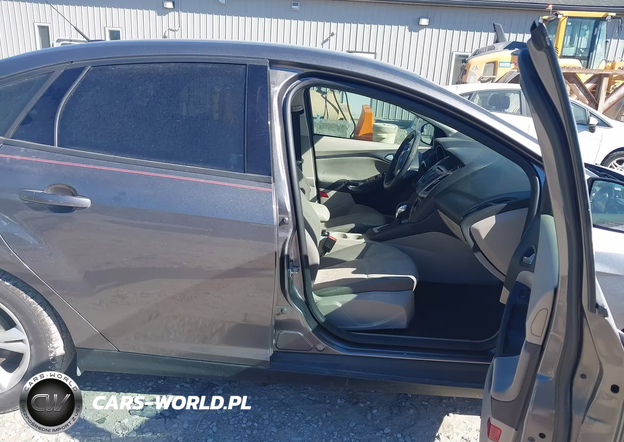 2014 Ford Focus Se VIN:1FADP3F27EL404559 - 5
