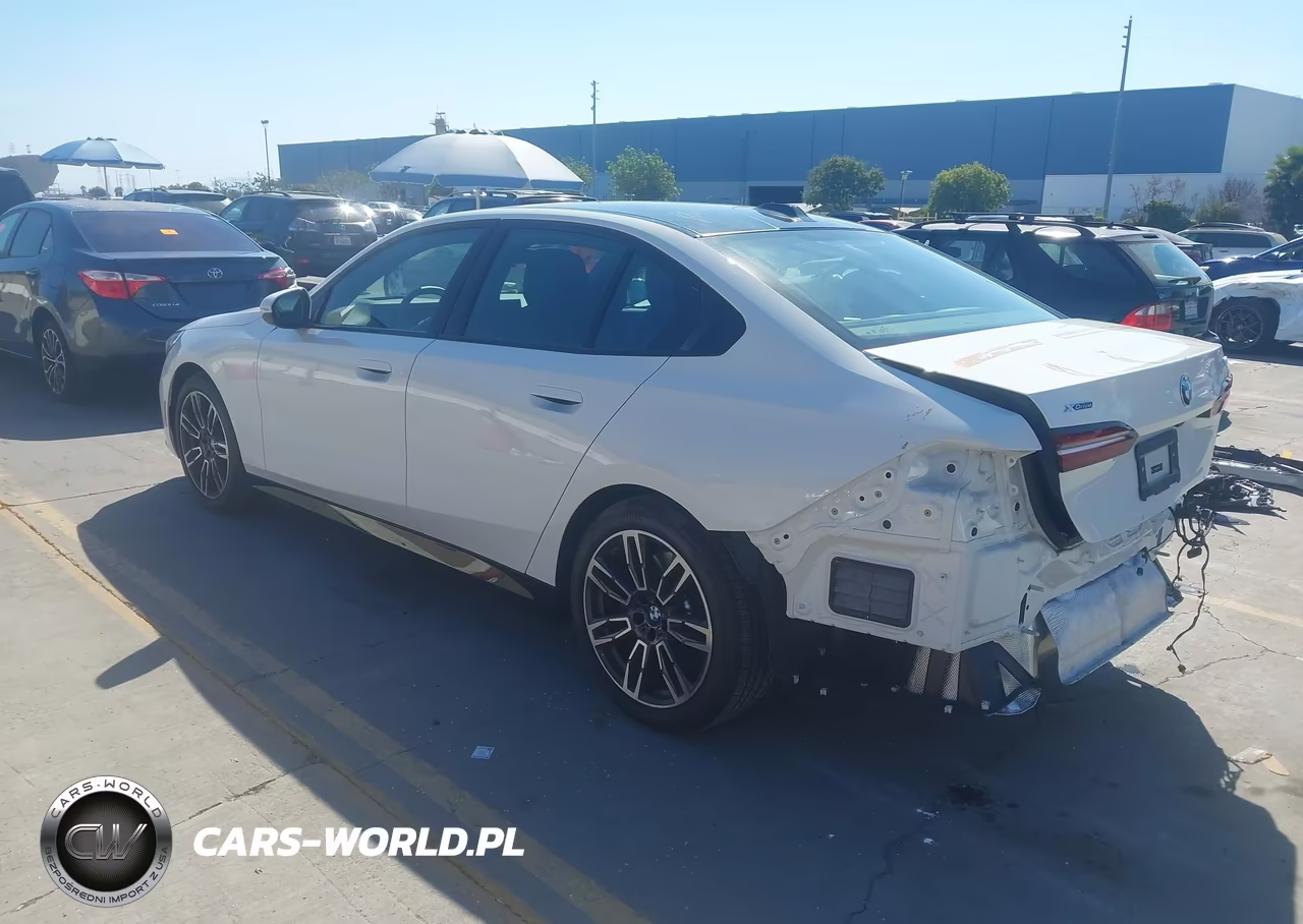 2027 BMW 530I xDrive VIN:WBA53FJ04VCY24620 - 3