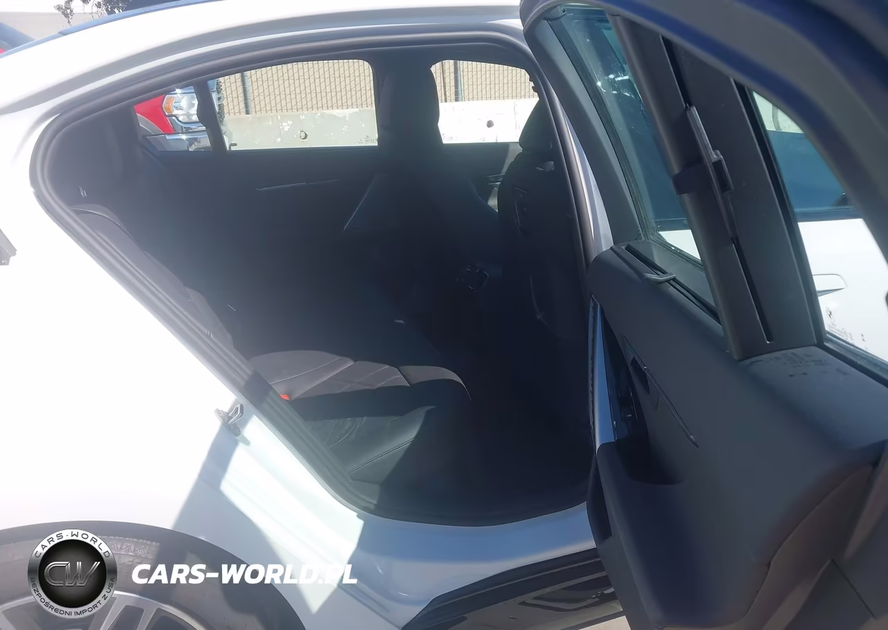 2027 BMW 530I xDrive VIN:WBA53FJ04VCY24620 - 8