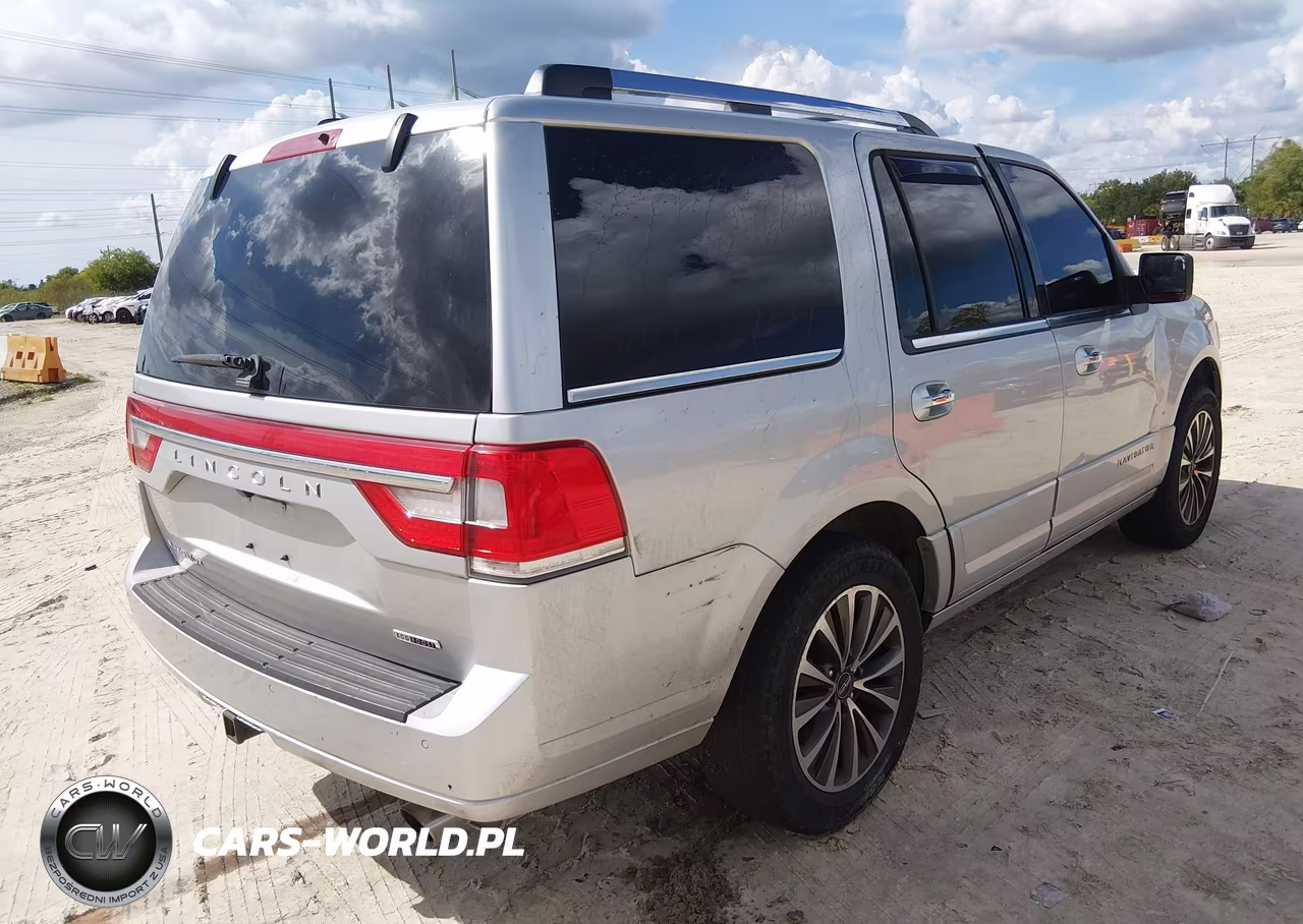 2015 Lincoln Navigator VIN:5LMJJ2JT0FEJ15045 - 4