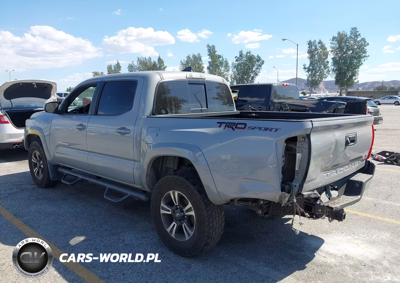2018 Toyota Tacoma Trd Sport VIN:3TMAZ5CN2JM072055 - 3
