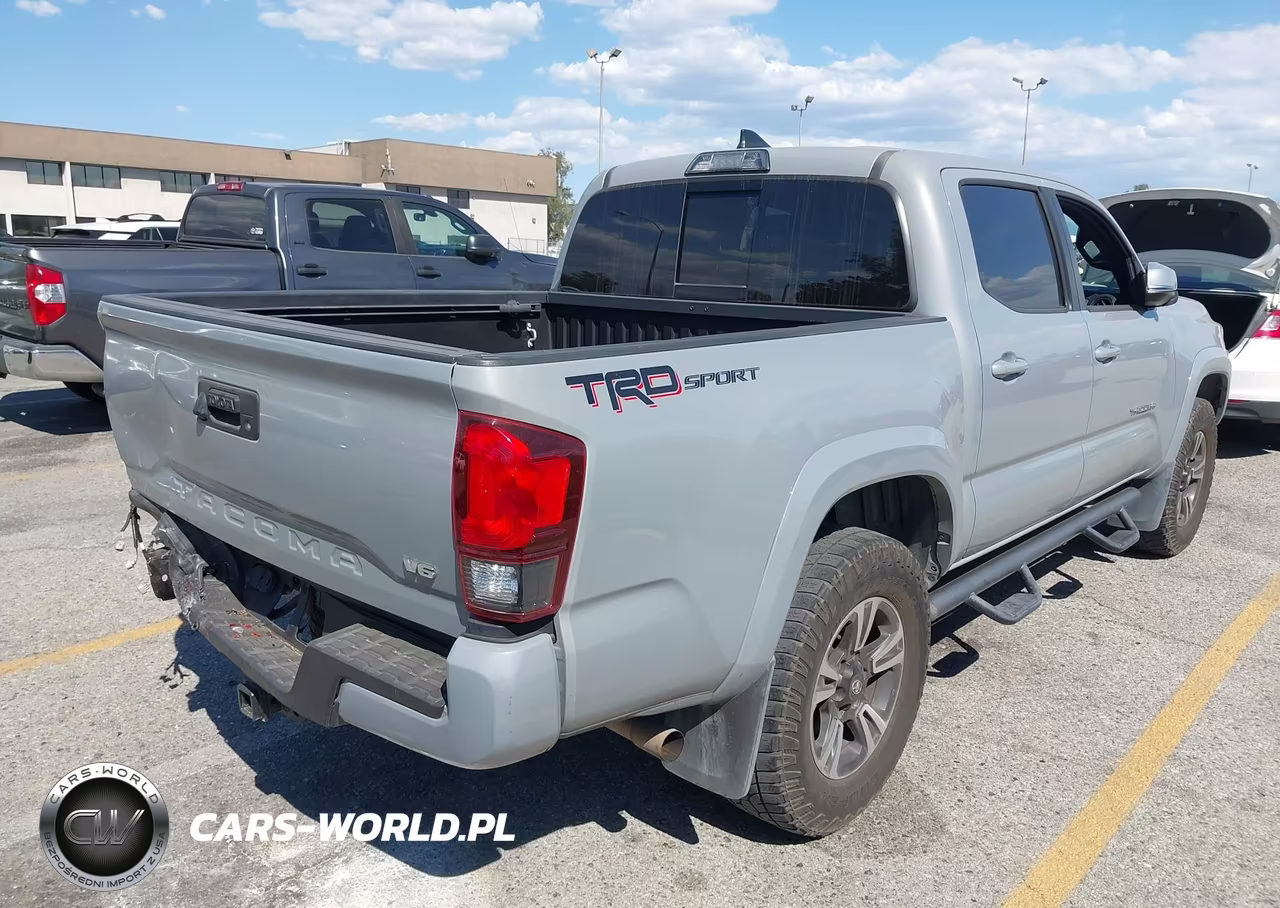 2018 Toyota Tacoma Trd Sport VIN:3TMAZ5CN2JM072055 - 4