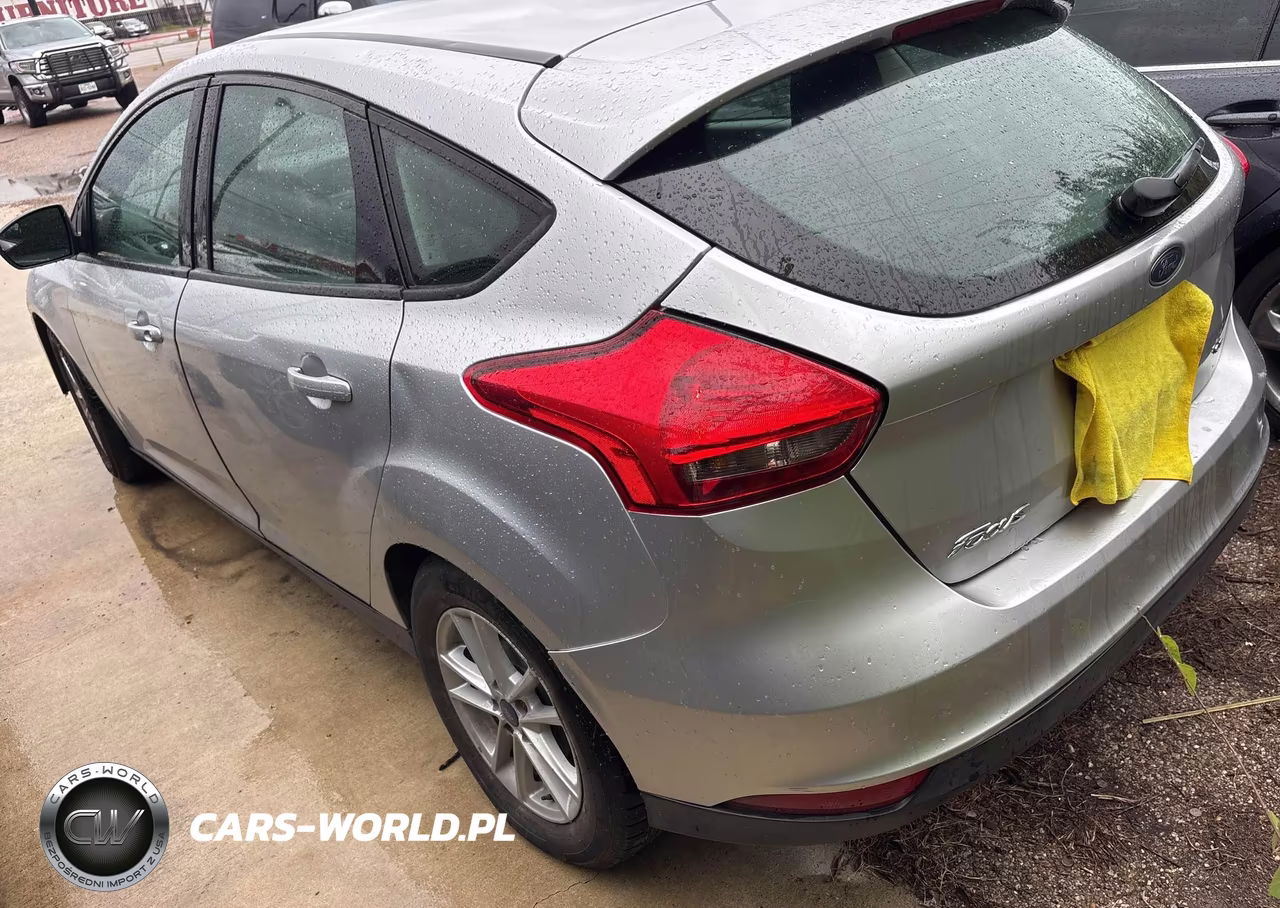 2018 Ford Focus Se VIN:1FADP3K29JL272405 - 3