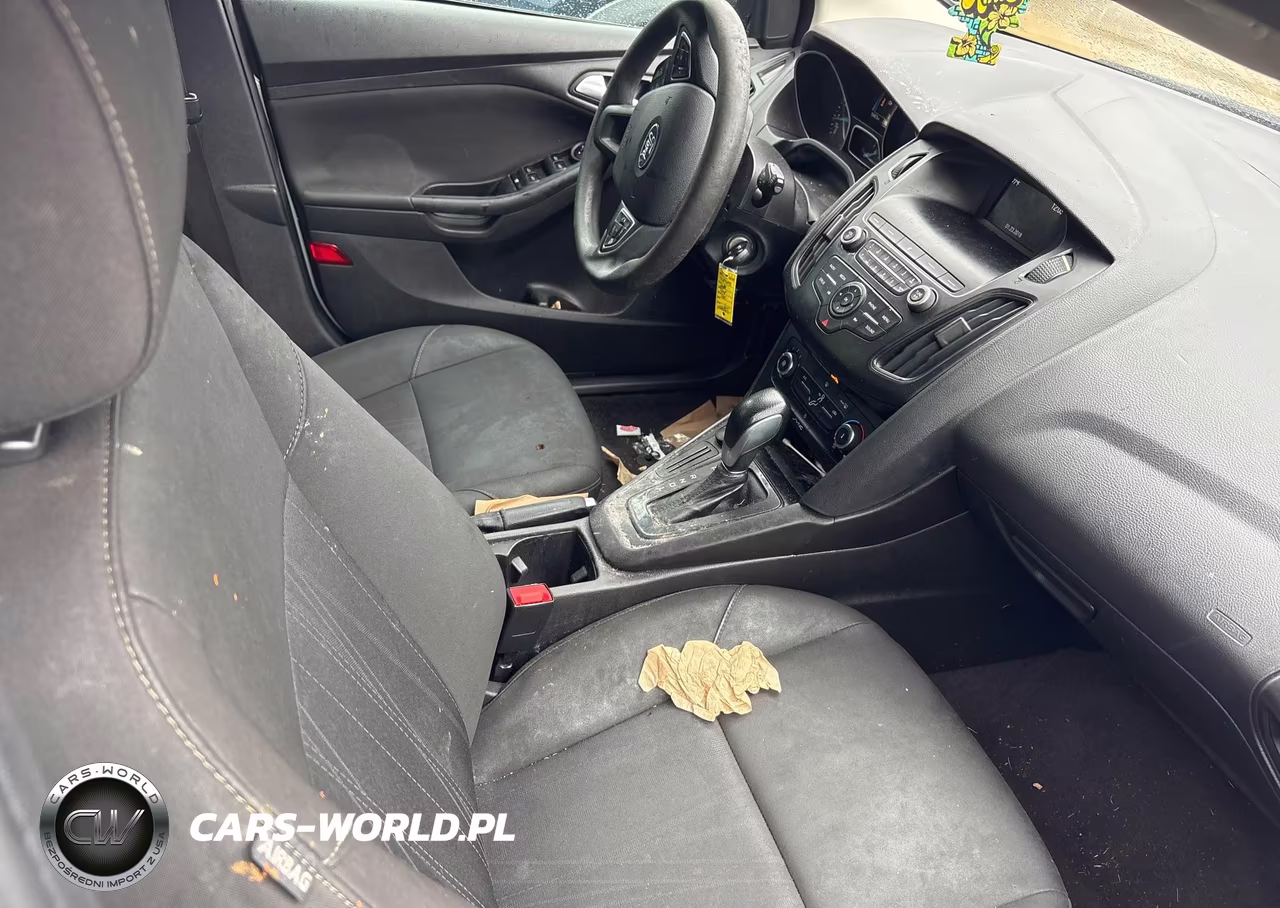 2018 Ford Focus Se VIN:1FADP3K29JL272405 - 5
