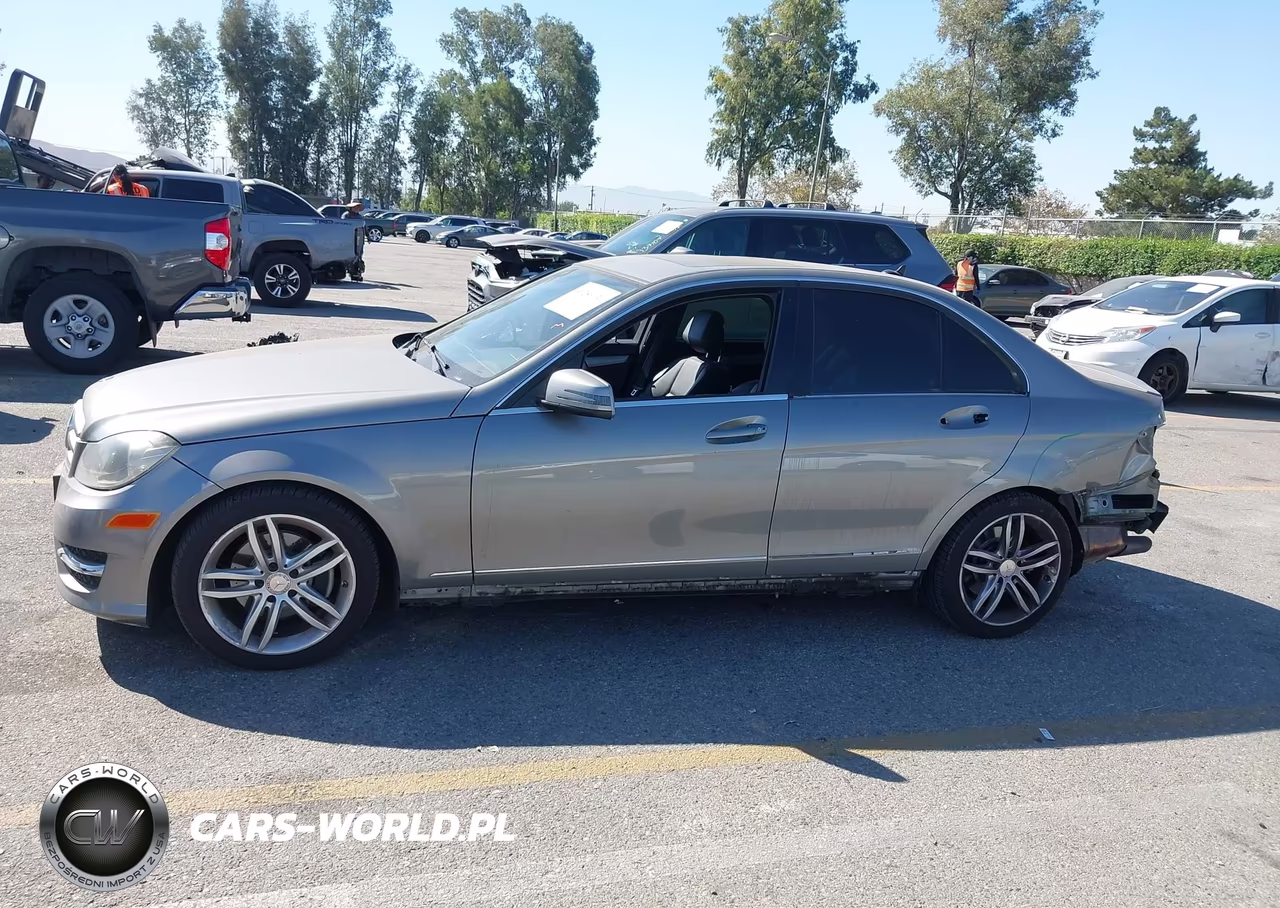 2013 Mercedes-Benz C 250 Sport VIN:WDDGF4HBXDR296789 - 15