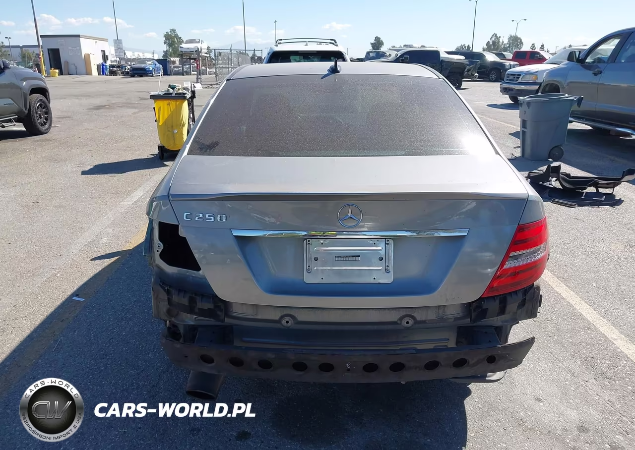2013 Mercedes-Benz C 250 Sport VIN:WDDGF4HBXDR296789 - 17