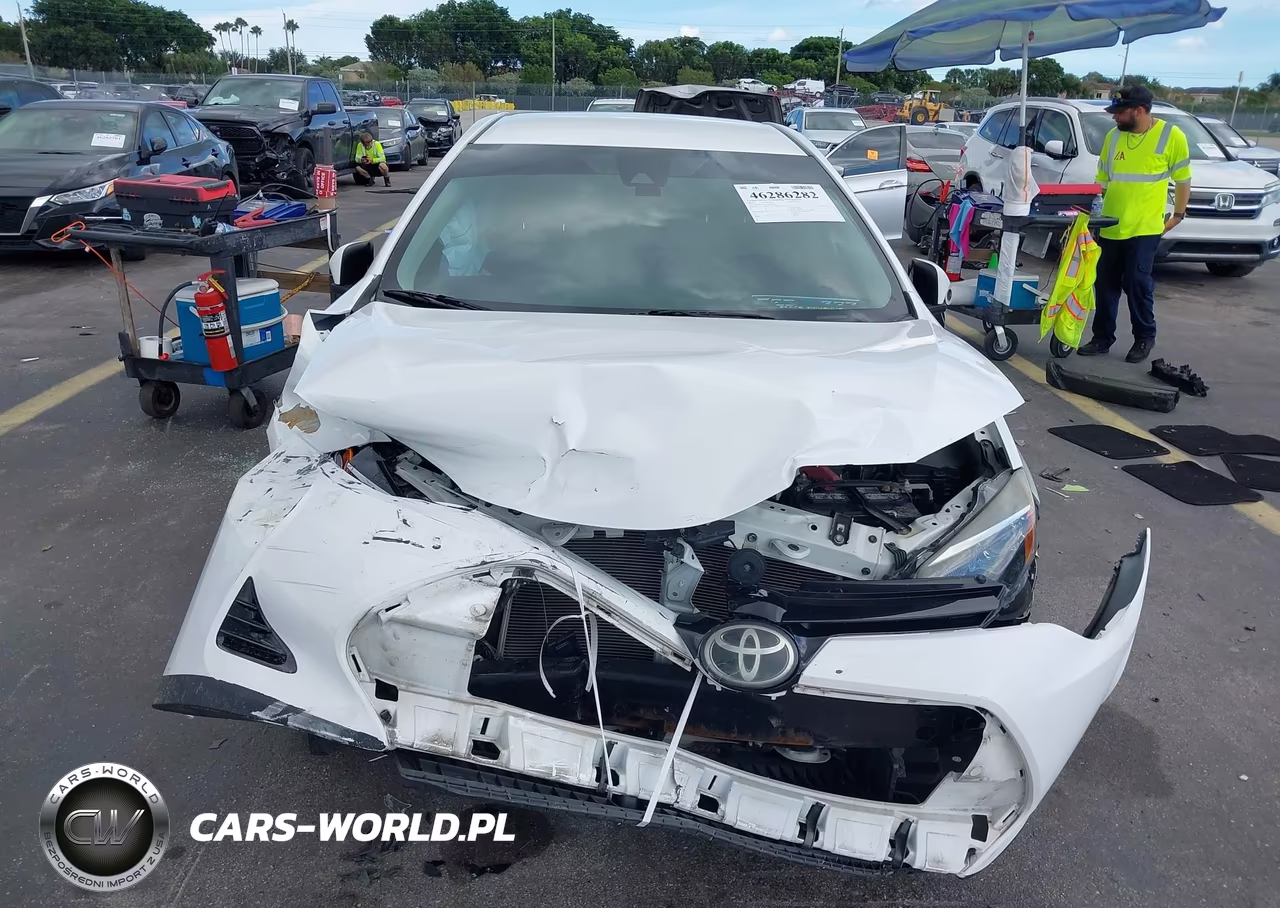 2018 Toyota Corolla Le VIN:2T1BURHE2JC095394 - 12