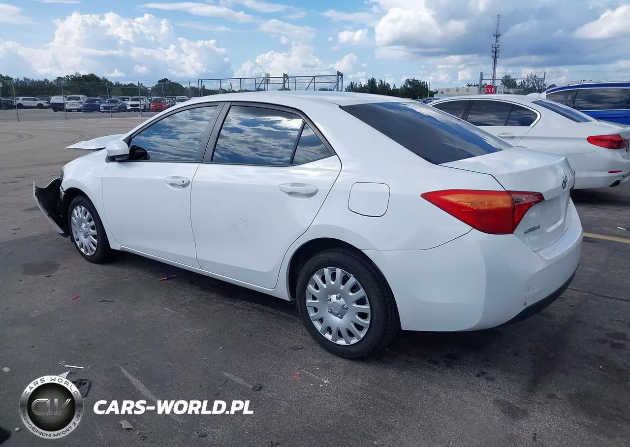 2018 Toyota Corolla Le VIN:2T1BURHE2JC095394 - 3