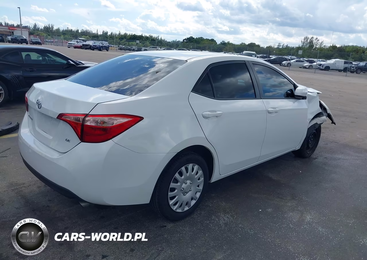 2018 Toyota Corolla Le VIN:2T1BURHE2JC095394 - 4