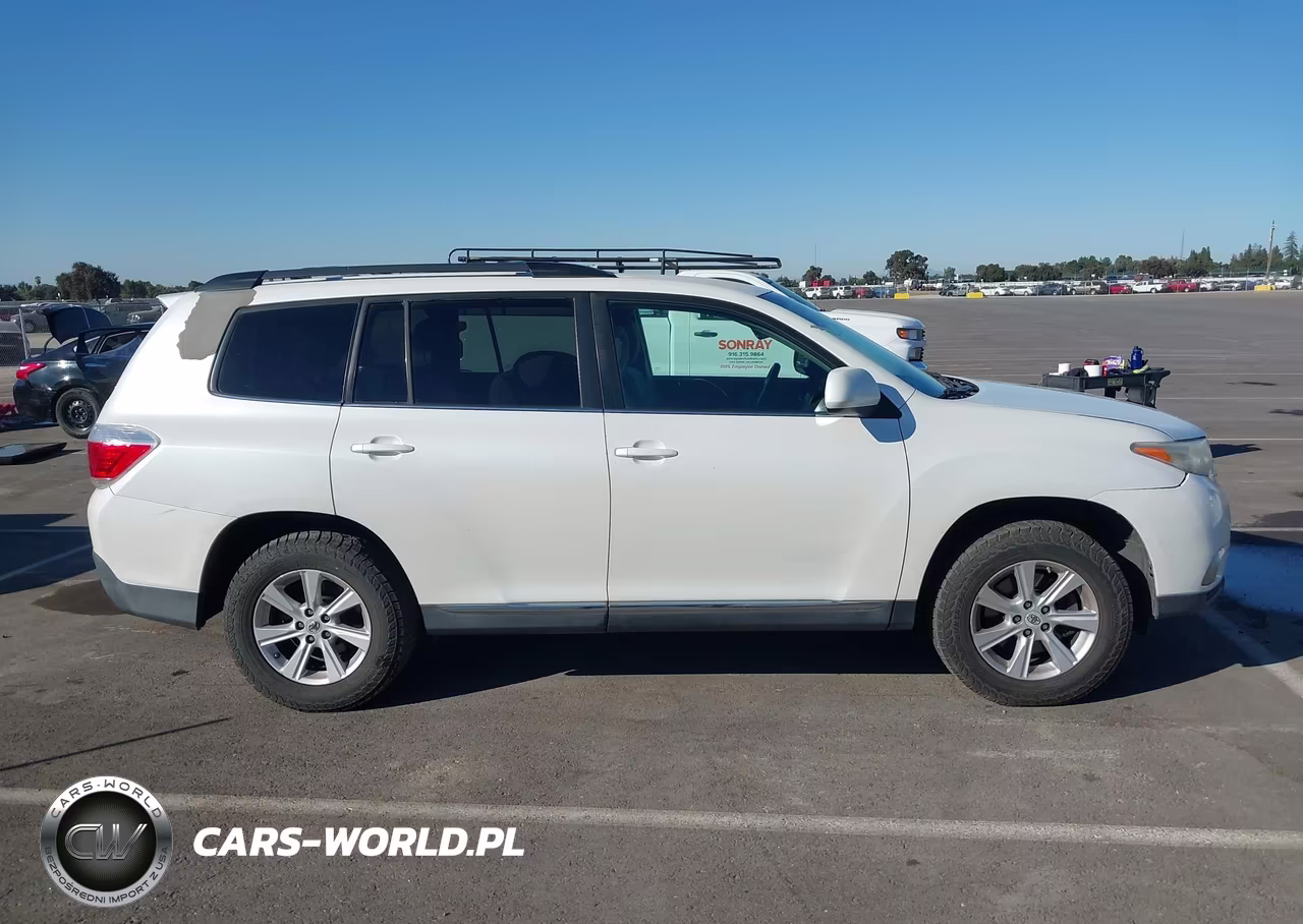 2011 Toyota Highlander Base V6 VIN:5TDZK3EH6BS048944 - 13