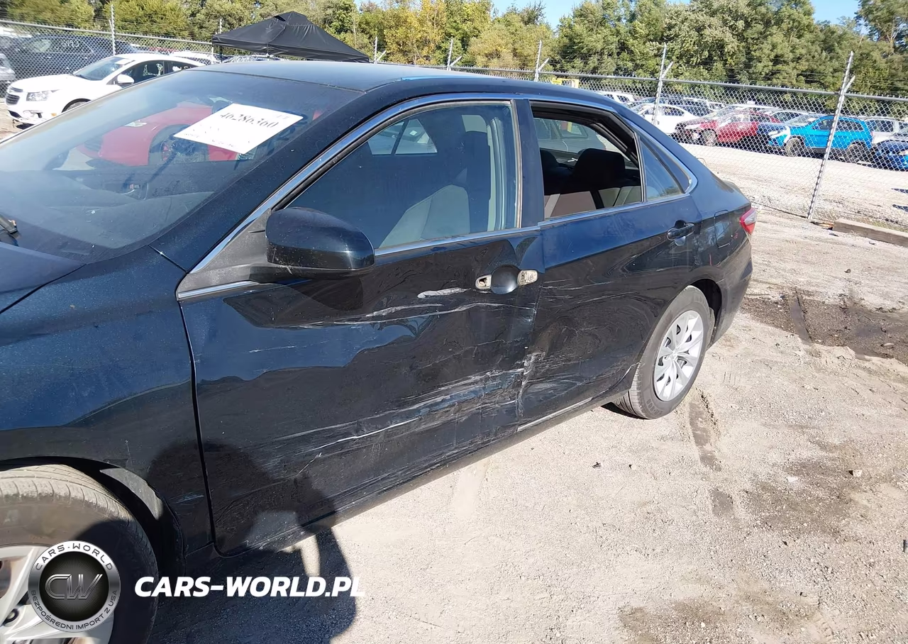 2017 Toyota Camry Le VIN:4T1BF1FK8HU444572 - 6